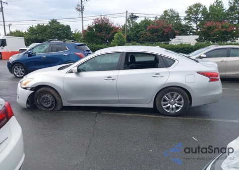 2015 Nissan Altima 2.5/2.5 S/2.5 Sl/2.5 Sv из США, поврежденный, VIN 1N4AL3AP7FN882469